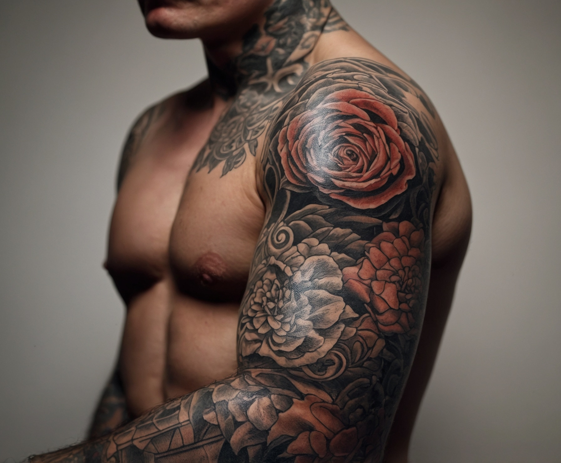 Tatuaje de realismo en brazo completo